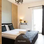 Sloneczna Polana, Myweek