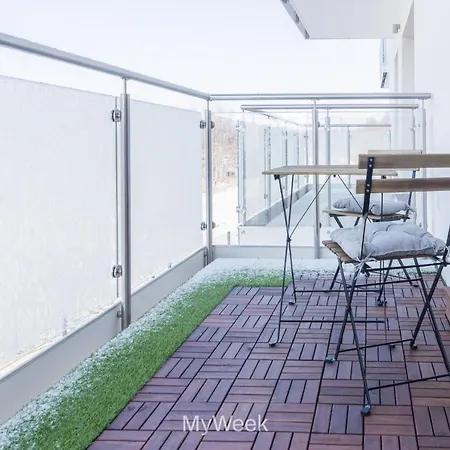 Sloneczna Polana, Myweek Lejlighed