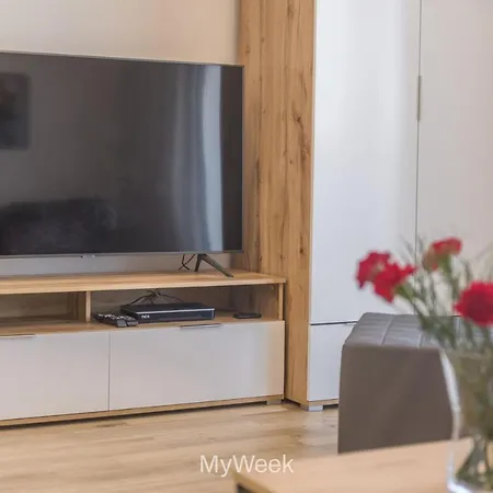 Sloneczna Polana, Myweek