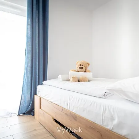 Sloneczna Polana, Myweek Lejlighed