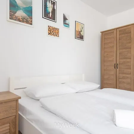 Sloneczna Polana, Myweek