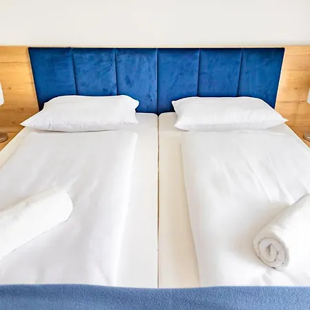 Sloneczna Polana, Myweek Lejlighed *