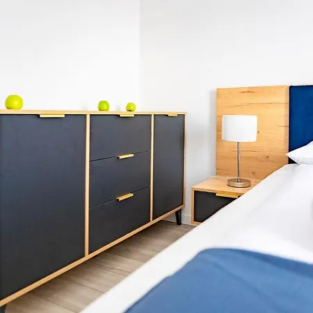 Sloneczna Polana, Myweek *