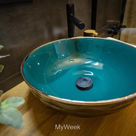Daire Sloneczna Polana, Myweek *