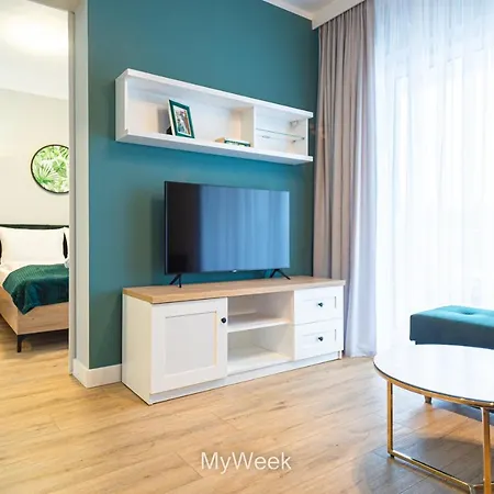 Sloneczna Polana, Myweek