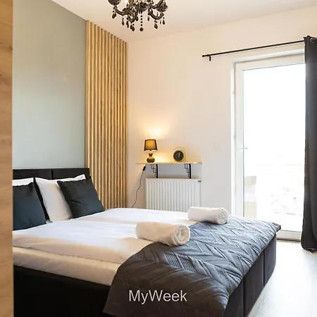 Sloneczna Polana, Myweek