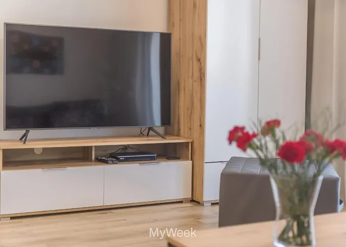 Sloneczna Polana, Myweek